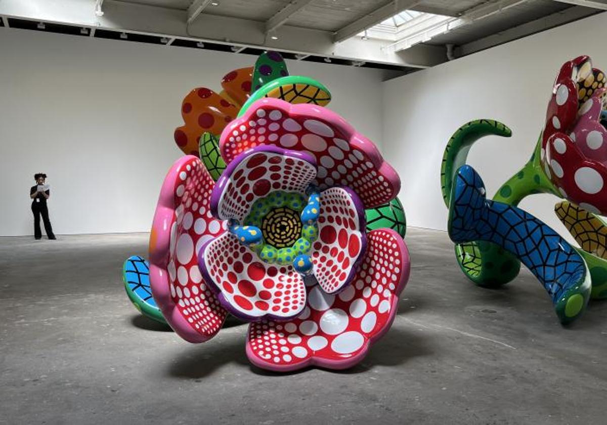 "The Yayoi Kusama Phenomenon Takes New York RecordBreaking Exhibition